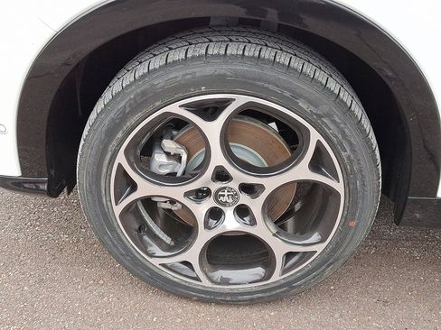 New 2025 Alfa Romeo Tonale AWD w/ Premium Package image 5