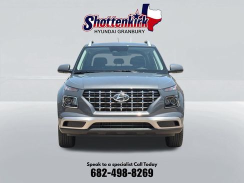 Used 2026 Hyundai Venue SEL FWD image 2