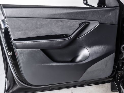 Used 2022 Tesla Model Y Long Range AWD/4WD image 14