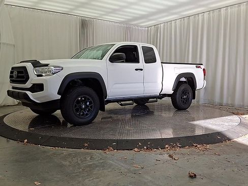 Certified 2021 Toyota Tacoma SR image 3