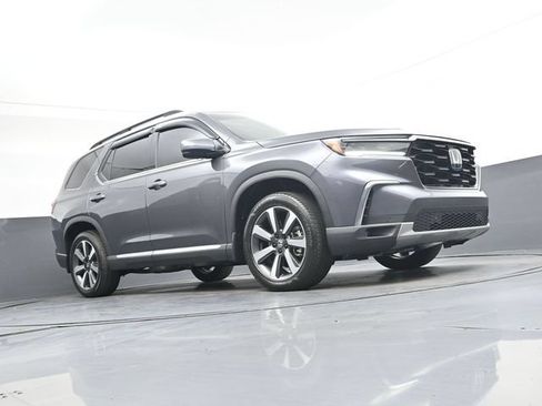 Used 2025 Honda Pilot Touring image 29