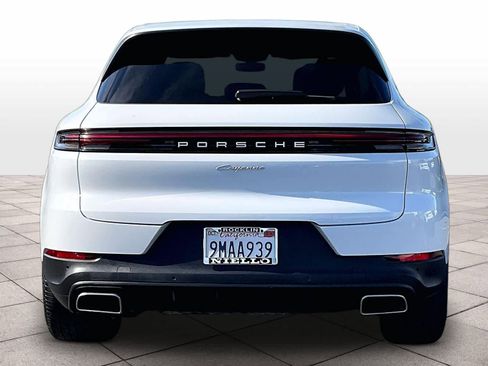 Used 2024 Porsche Cayenne AWD/4WD image 7