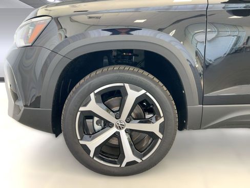New 2026 Volkswagen Taos SEL image 12