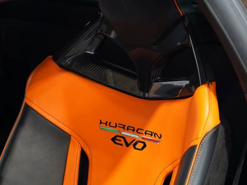 Used 2020 Lamborghini Huracan EVO RWD image 49