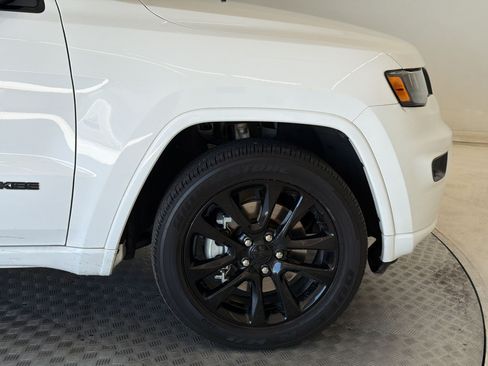 Used 2021 Jeep Grand Cherokee Laredo X AWD/4WD image 12