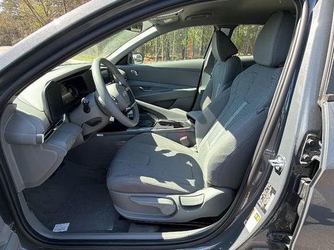 New 2026 Hyundai Elantra SE image 9