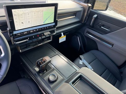New 2025 GMC Hummer EV 2X w/ LPO, Sport Package image 31