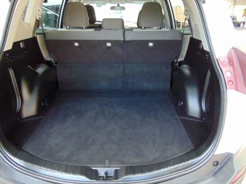 Used 2014 Toyota RAV4 LE FWD image 11