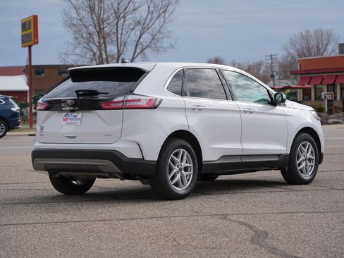 Used 2024 Ford Edge SEL w/ Convenience Package AWD/4WD image 3