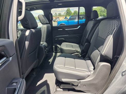 New 2026 GMC Acadia Denali w/ Super Cruise Package FWD image 8