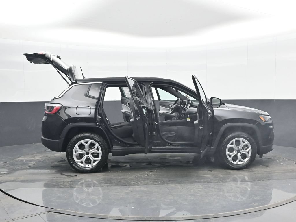 Used 2025 Jeep Compass Sport w/ Mopar Graphics Package AWD/4WD image 47