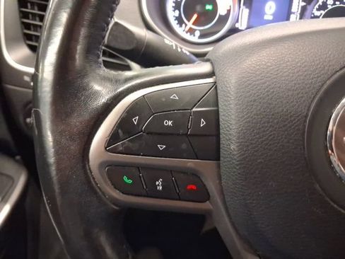 Used 2019 Jeep Cherokee Latitude Plus w/ Comfort/Convenience Group AWD/4WD image 15