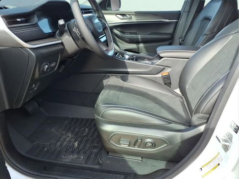New 2026 Jeep Grand Cherokee Altitude AWD/4WD image 11
