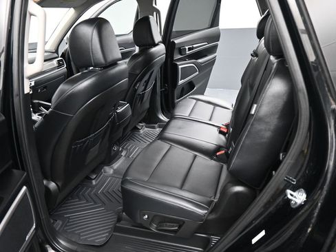 Used 2023 Kia Telluride LX image 19
