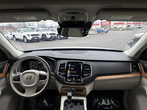 Used 2022 Volvo XC90 T6 Momentum w/ Advanced Package image 16