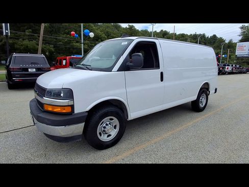 Used 2025 Chevrolet Express 2500 w/ Driver Convenience Package RWD image 4