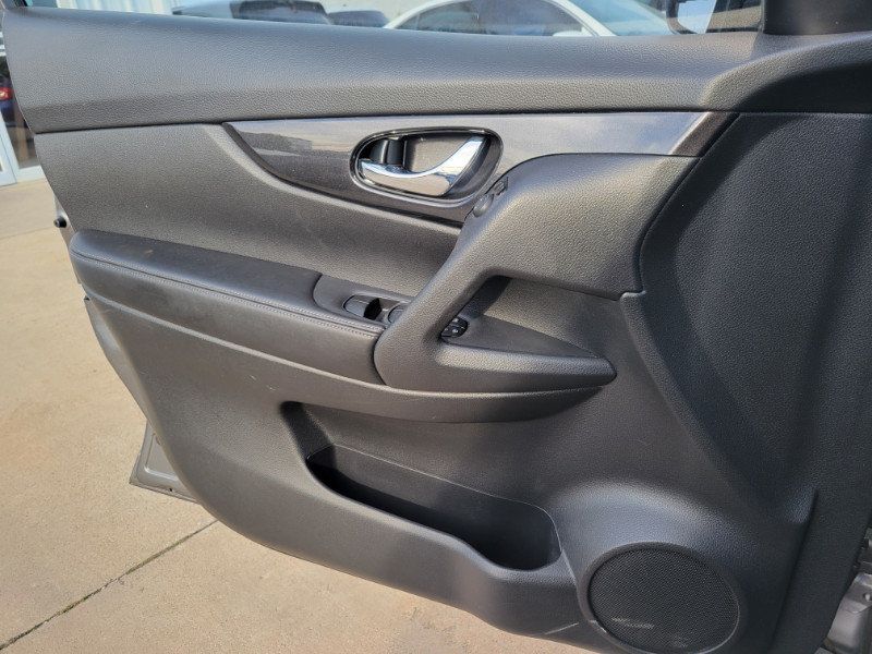 Used 2017 Nissan Rogue S FWD image 16