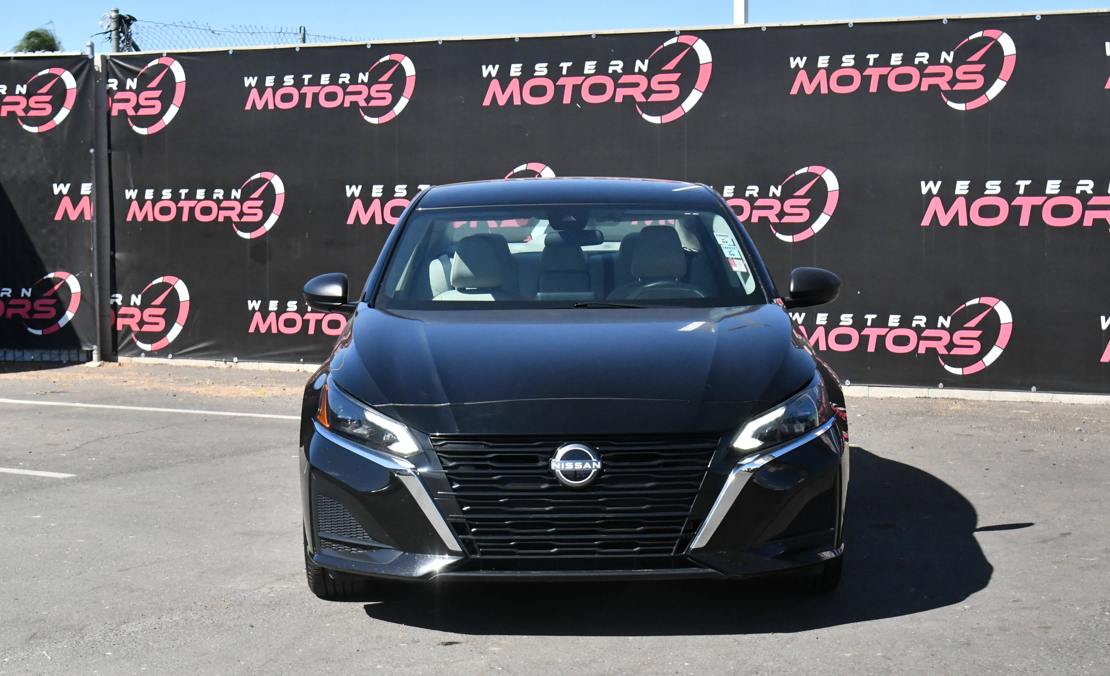 Used 2025 Nissan Altima 2.5 SV FWD image 2