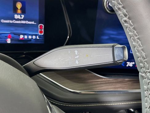 Certified 2025 Chevrolet Suburban Premier image 15