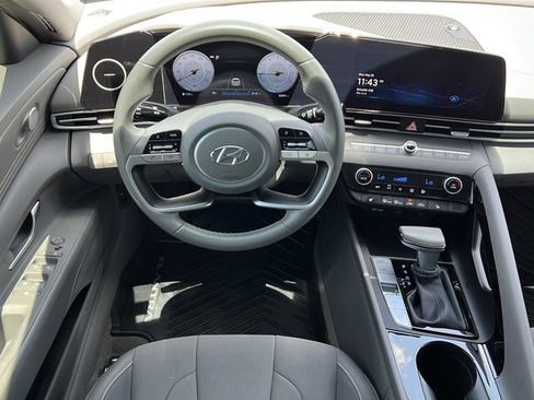 Certified 2023 Hyundai Elantra SEL w/ Convenience Package FWD image 17