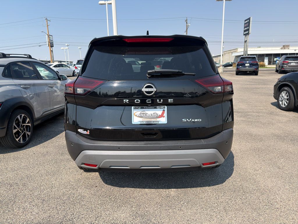 Used 2023 Nissan Rogue SV AWD/4WD image 3