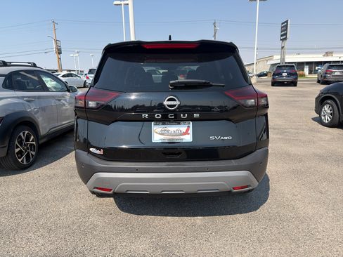 Used 2023 Nissan Rogue SV AWD/4WD image 3