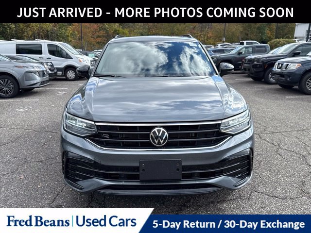 Used 2024 Volkswagen Tiguan SE R-Line AWD/4WD image 2