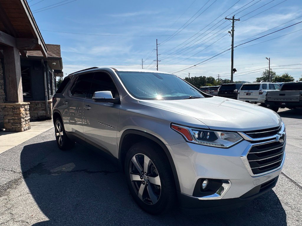 Used 2021 Chevrolet Traverse LT w/ LT Premium Package FWD image 12