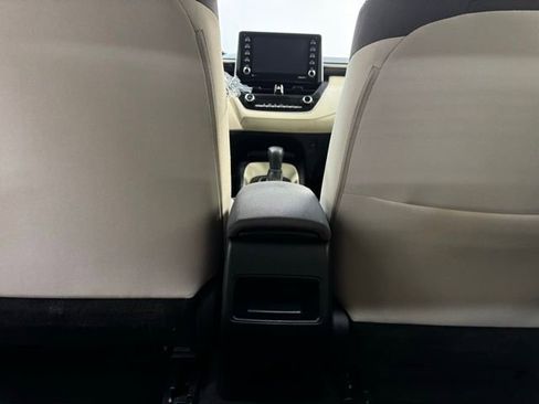 Used 2021 Toyota Corolla LE w/ LE Convenience Package FWD image 27
