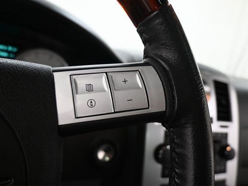 Used 2006 Chrysler 300 C w/ Sound Group II image 15