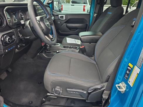 Used 2024 Jeep Wrangler Unlimited Rubicon 4xe w/ Technology Group image 15