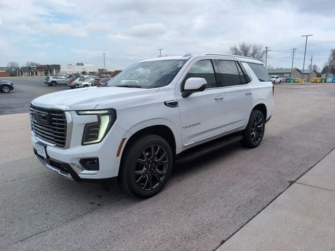 Used 2025 GMC Yukon Elevation w/ Elevation Premium Package AWD/4WD image 4