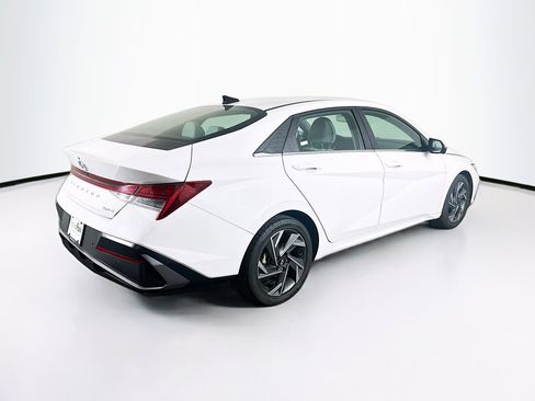 Used 2024 Hyundai Elantra Limited FWD image 9