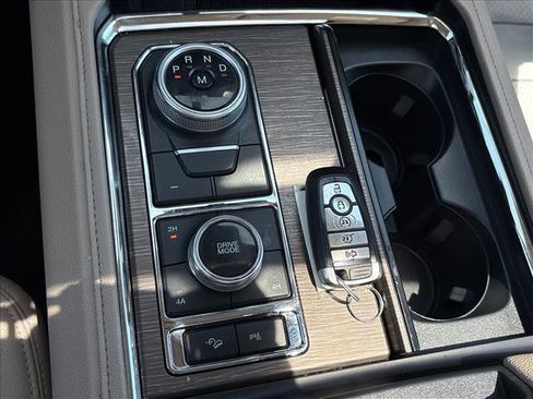Used 2024 Ford Expedition Max Limited AWD/4WD image 17