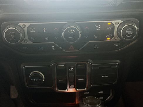 Used 2023 Jeep Wrangler Sahara w/ Cold Weather Group AWD/4WD image 23