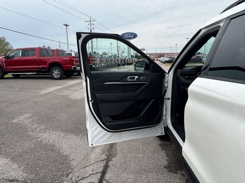 Used 2026 Ford Explorer Tremor w/ Tremor Convenience Package AWD/4WD image 12