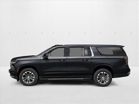 New 2026 Chevrolet Suburban LT image 3