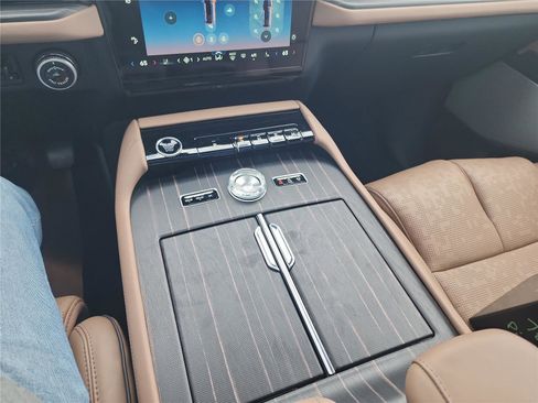 New 2026 Lincoln Navigator Black Label AWD/4WD image 36