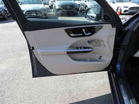 Used 2025 Mercedes-Benz C 300 4MATIC Sedan image 12