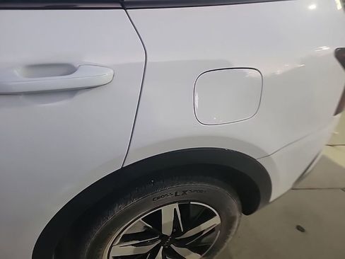 Used 2022 Kia Sorento EX image 11