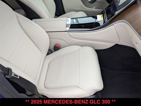 Used 2025 Mercedes-Benz GLC 300 GLC 300 image 31