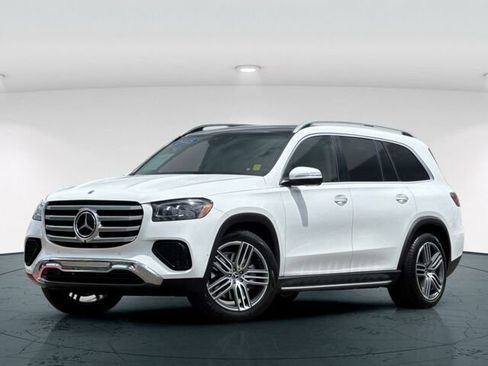 Used 2025 Mercedes-Benz GLS 450 4MATIC image 2