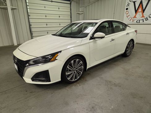 Used 2023 Nissan Altima 2.5 SL FWD image 2