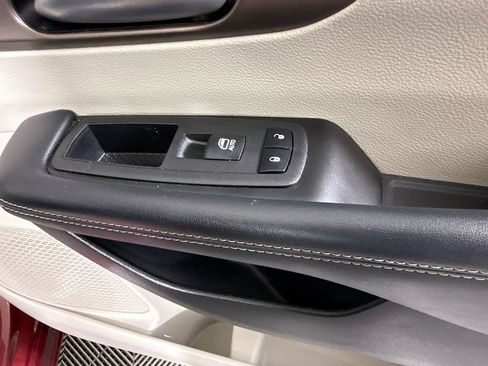 Used 2023 Chrysler Voyager LX image 31