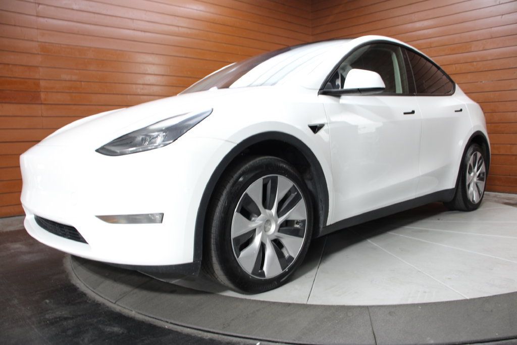 Used 2023 Tesla Model Y Long Range AWD/4WD image 17