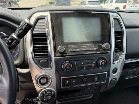 Used 2020 Nissan Titan SV AWD/4WD image 19