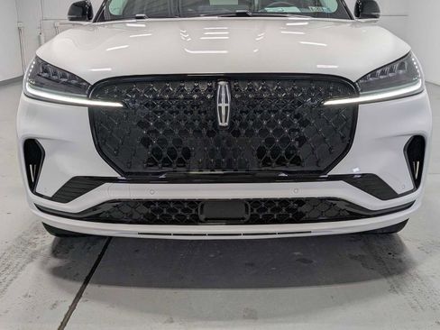 Certified 2025 Lincoln Aviator AWD w/ Jet Appearance Package image 2
