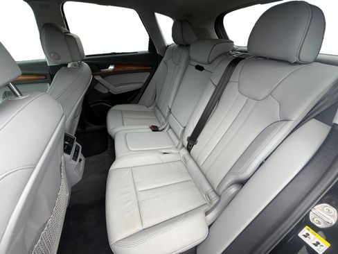 Used 2023 Audi Q5 2.0T Premium Plus w/ Premium Plus Package image 16