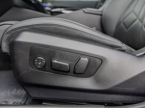 Used 2025 BMW 530i w/ Premium Package image 15