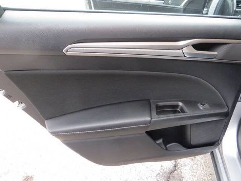 Used 2020 Ford Fusion SE image 18